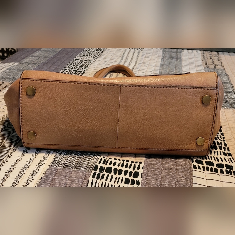 Fossil tote
